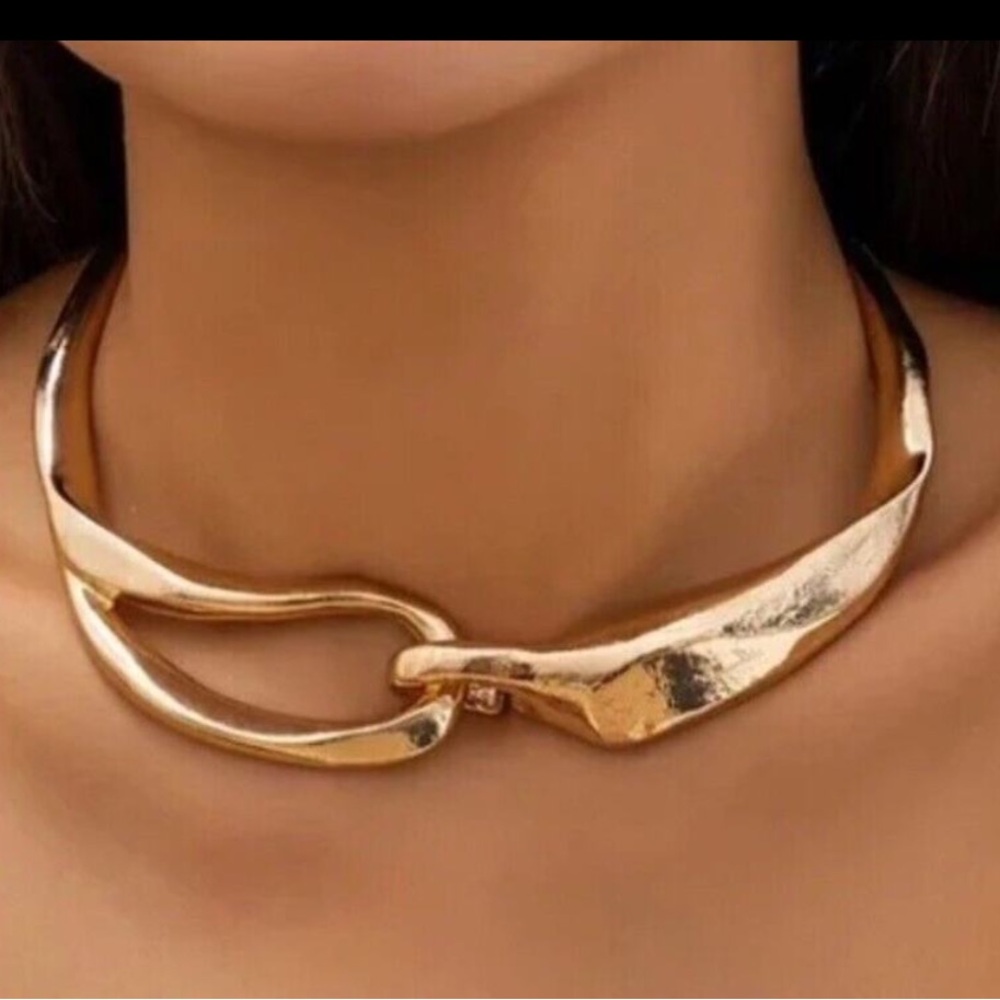 Chunky Crescent Style Mod Choker Necklace Gold Tone Lobster Closure